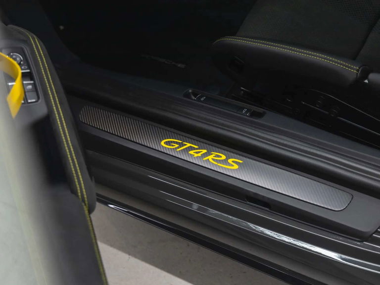 Porsche 718 Cayman GT4 RS