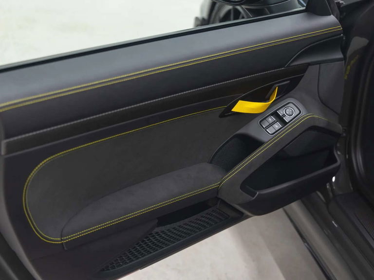 Porsche 718 Cayman GT4 RS