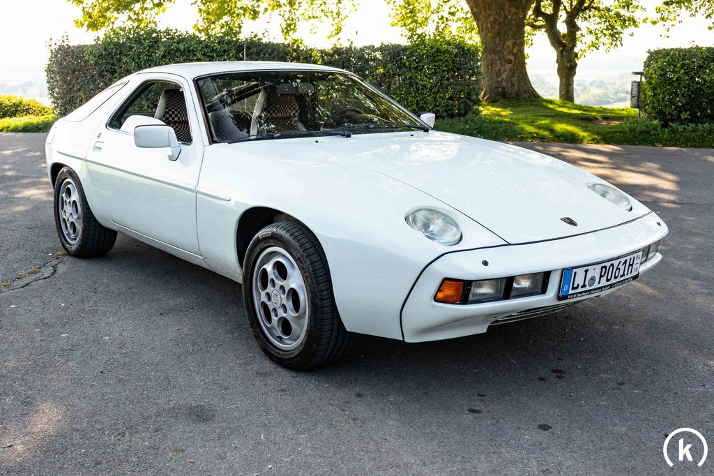 Porsche 928