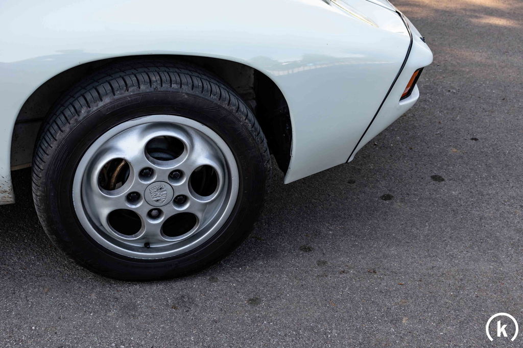 Porsche 928