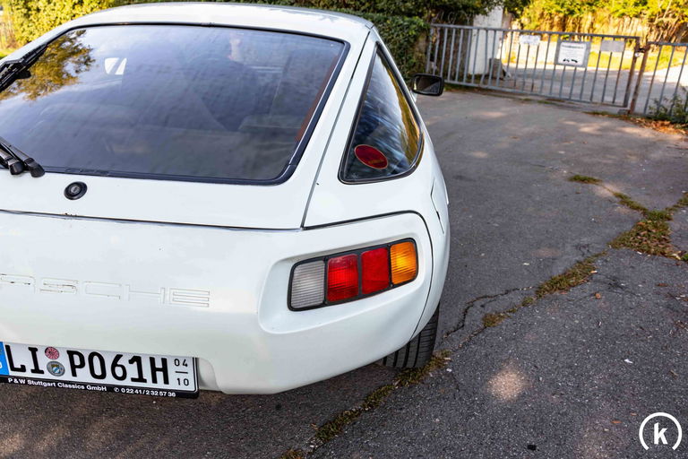 Porsche 928