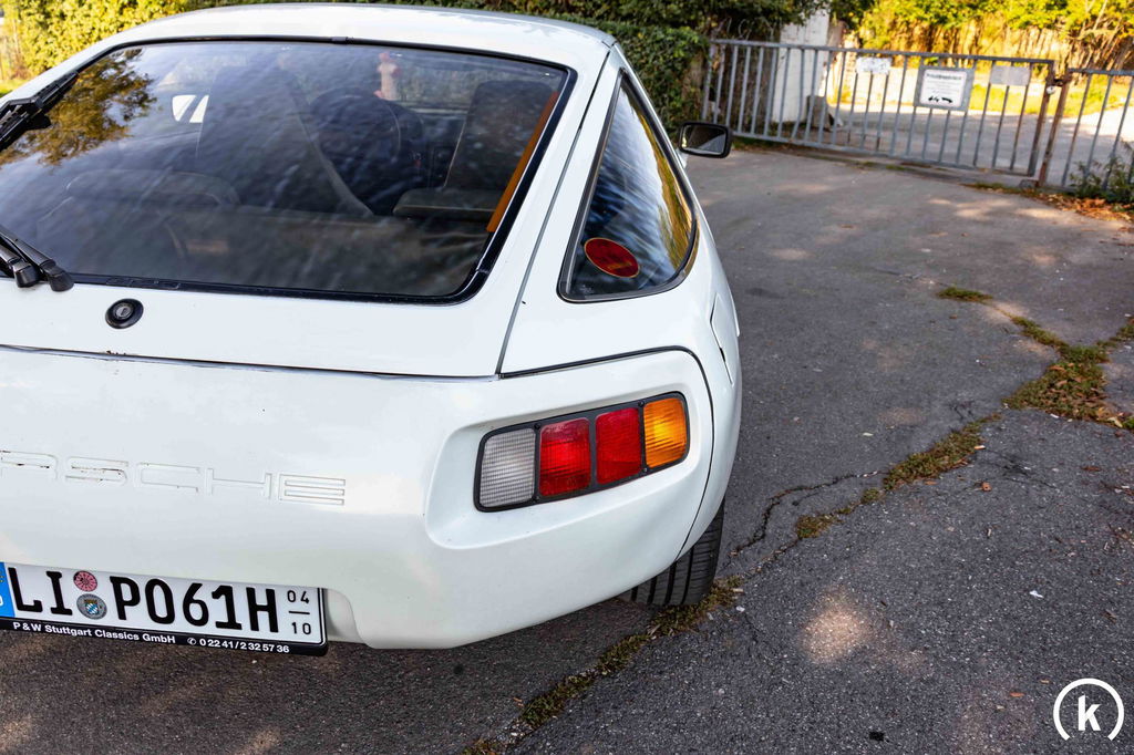Porsche 928