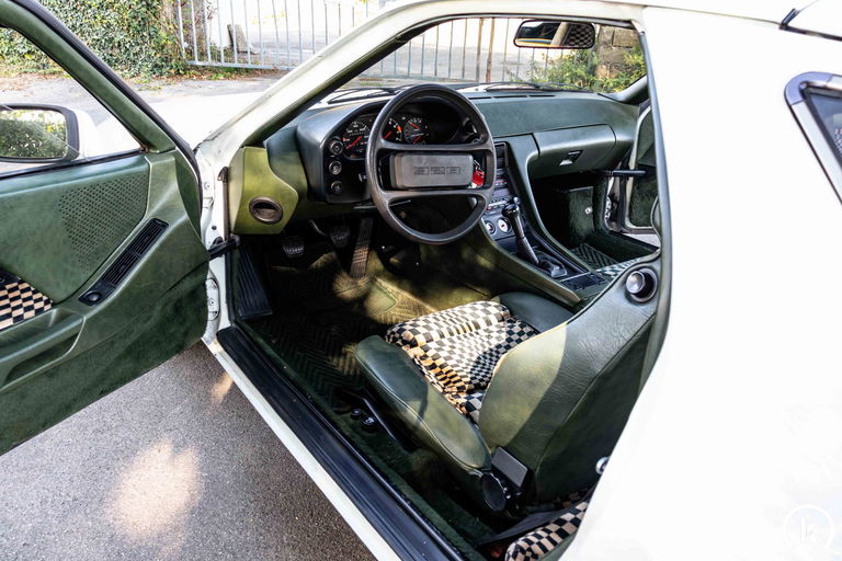 Porsche 928