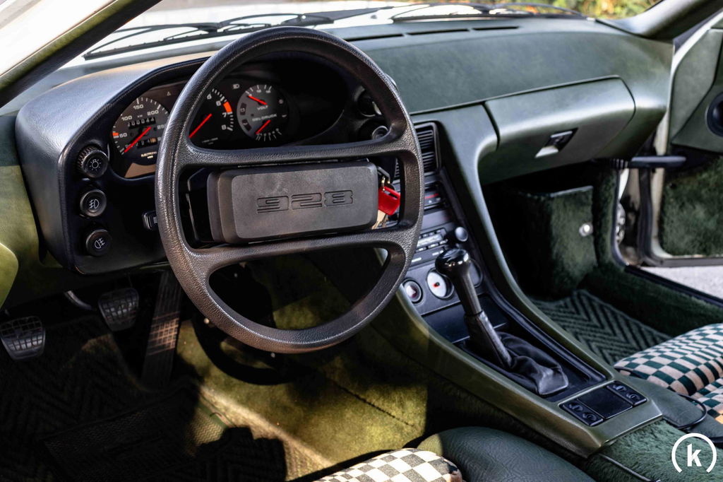 Porsche 928