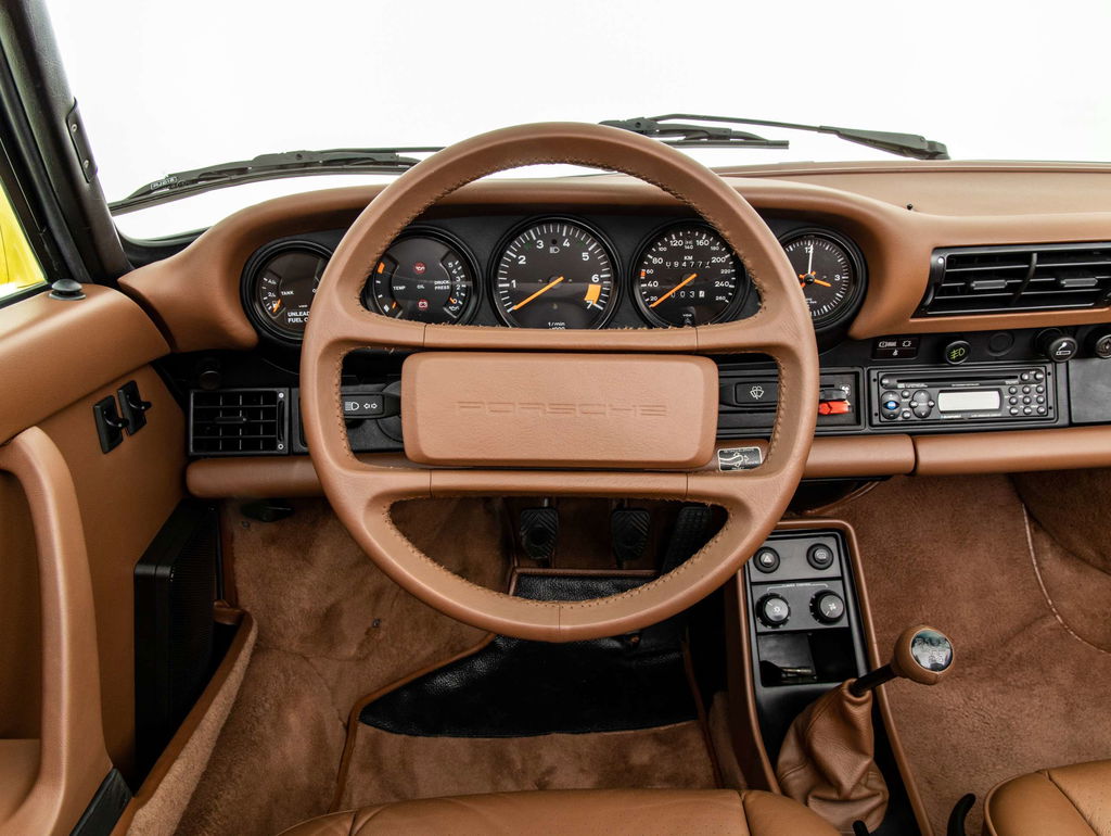 Porsche 911 Carrera 3.2 (US)