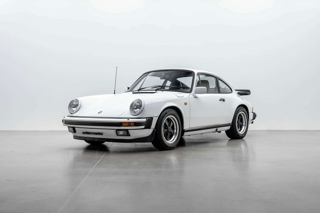 Porsche 911 Carrera 3.2 Coupé in Grand Prix White for sale
