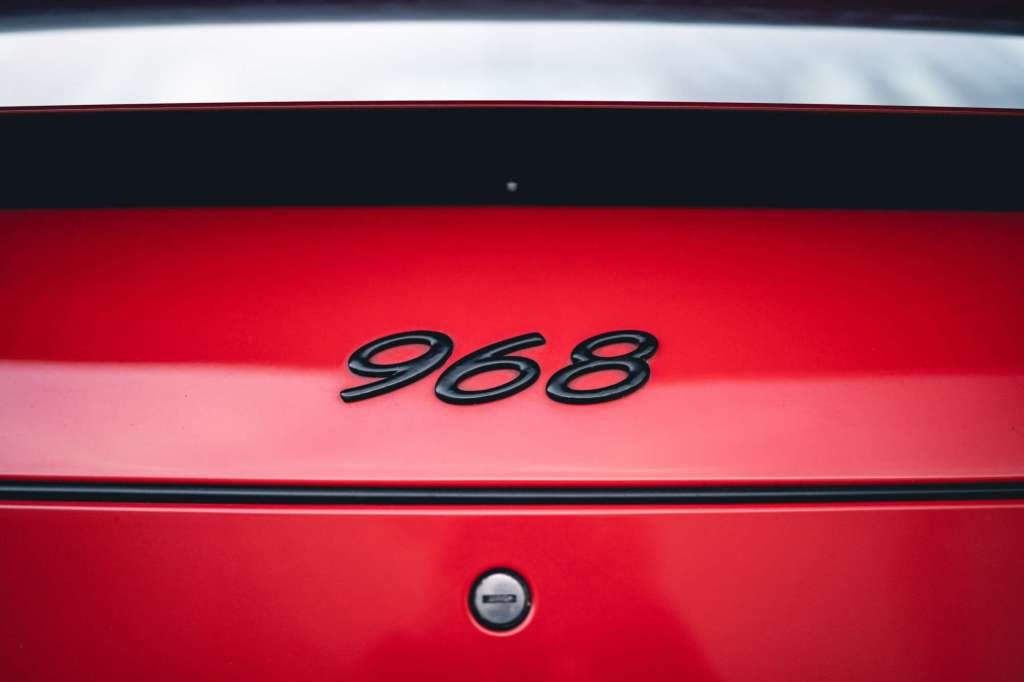 Porsche 968 emblem