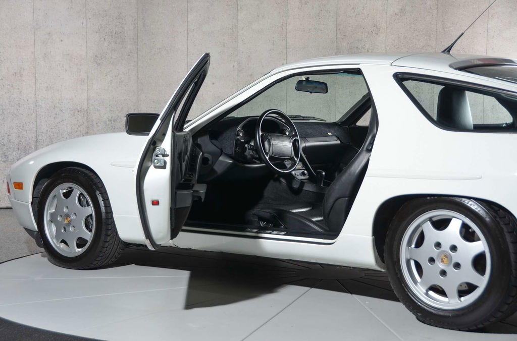 Porsche 928 GT