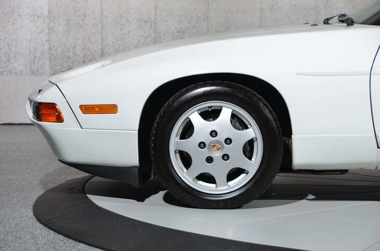 Porsche 928 GT