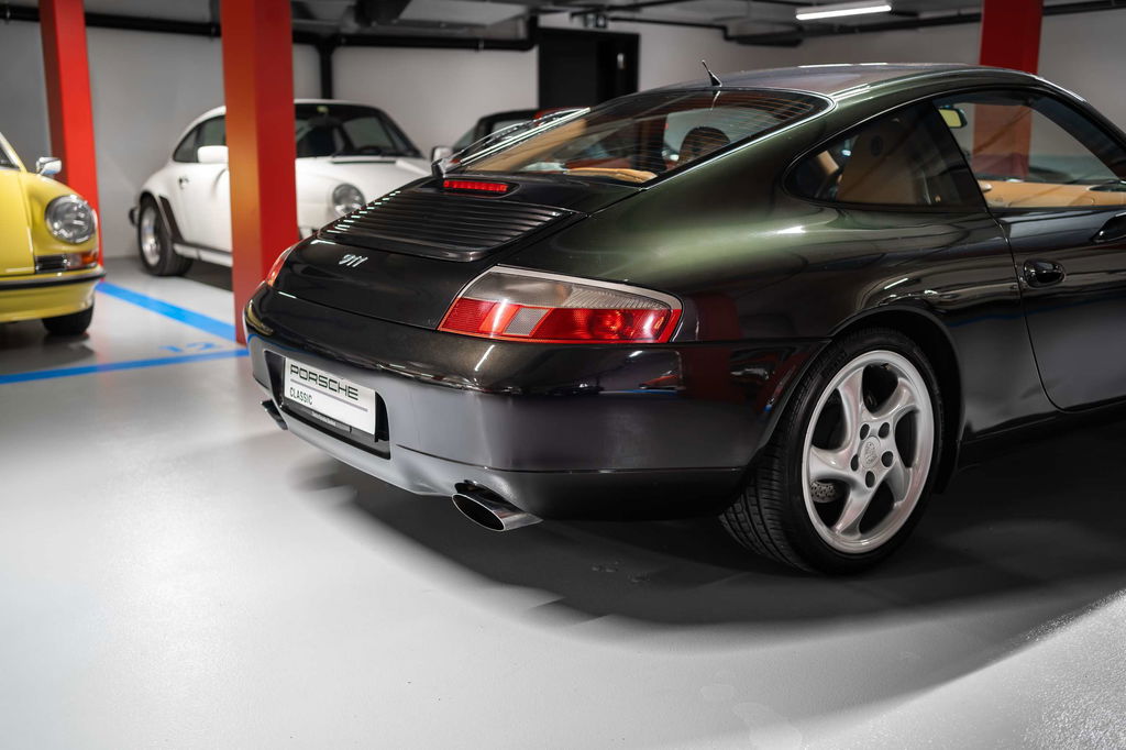 Porsche 996 Carrera 4 Millennium Edition