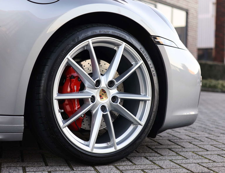 Porsche 992 Carrera 4S