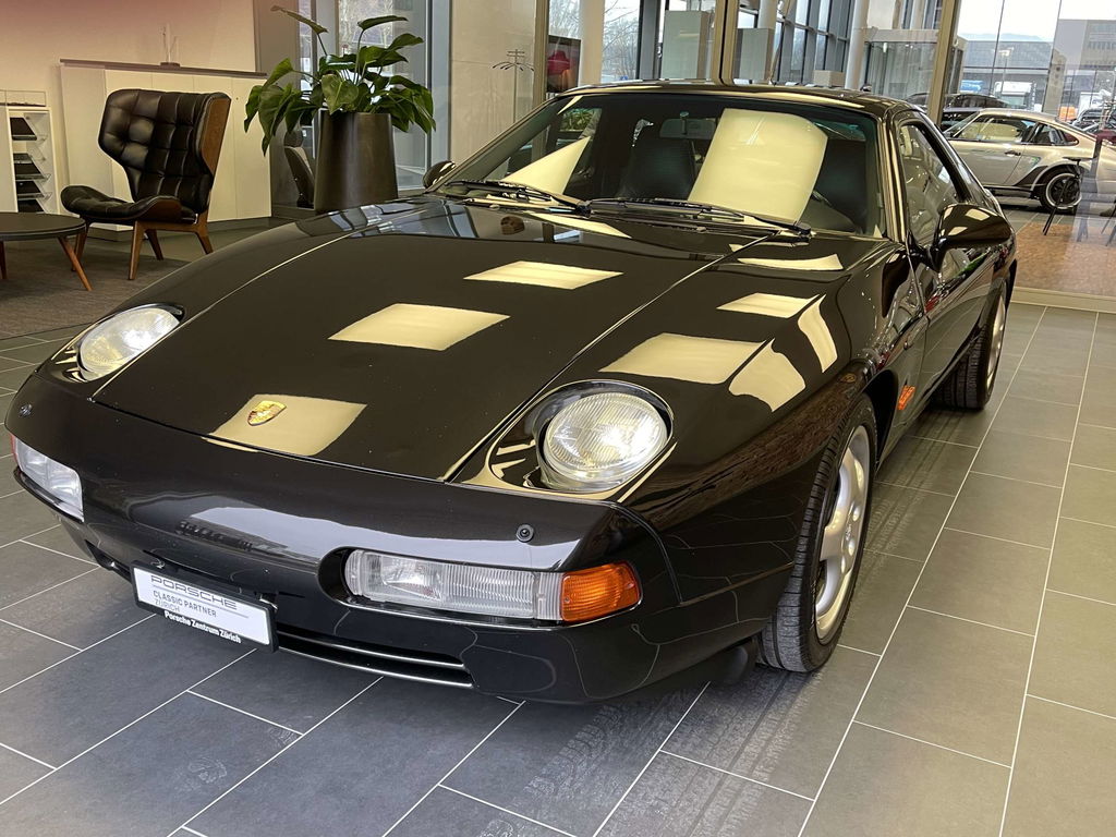 Porsche 928 GTS