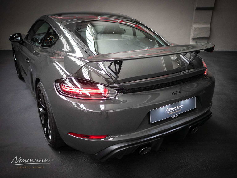 Porsche 718 Cayman GT4