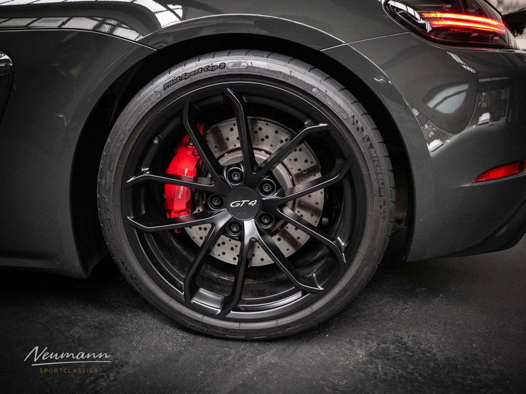 Porsche 718 Cayman GT4