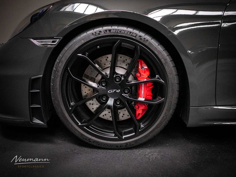 Porsche 718 Cayman GT4