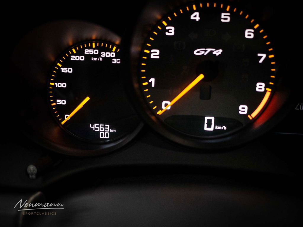 Porsche 718 Cayman GT4