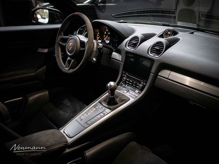 Porsche 718 Cayman GT4