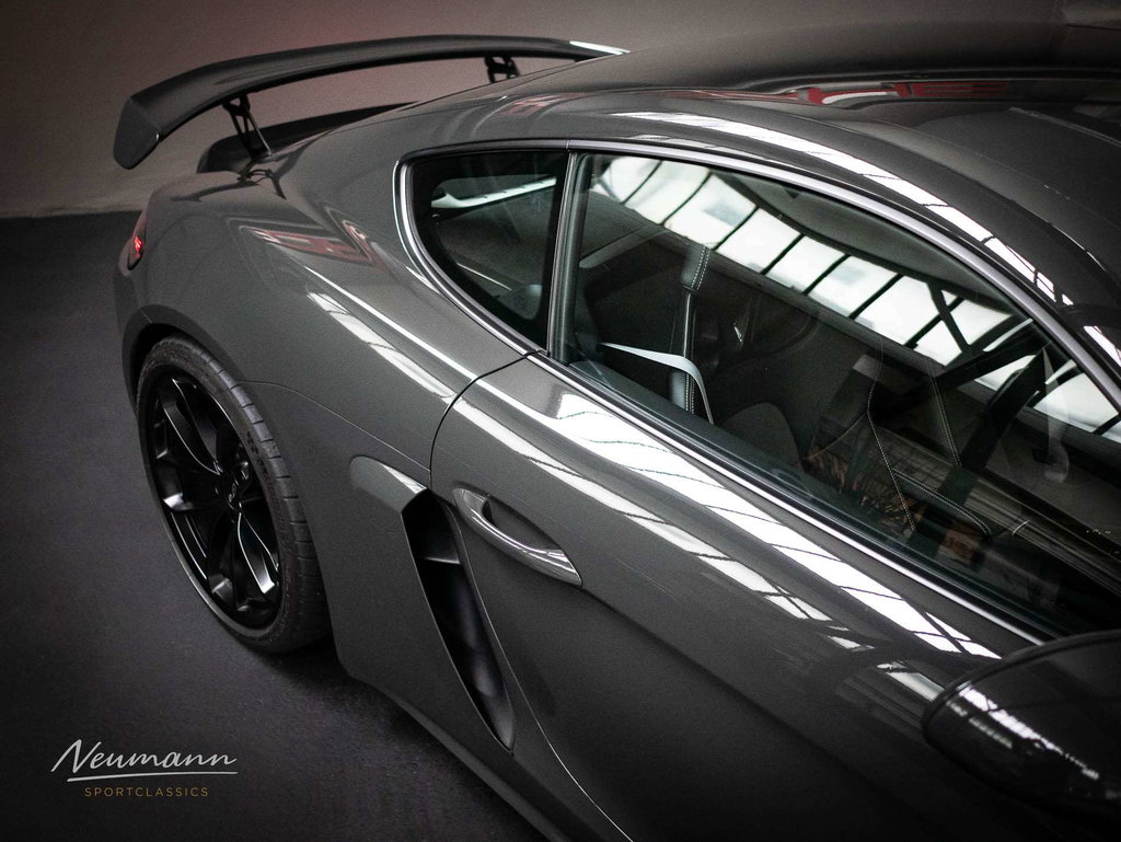 Porsche 718 Cayman GT4