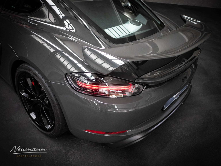 Porsche 718 Cayman GT4
