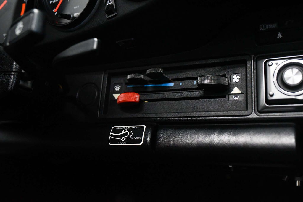 Porsche 911 Carrera 3.2 (US)