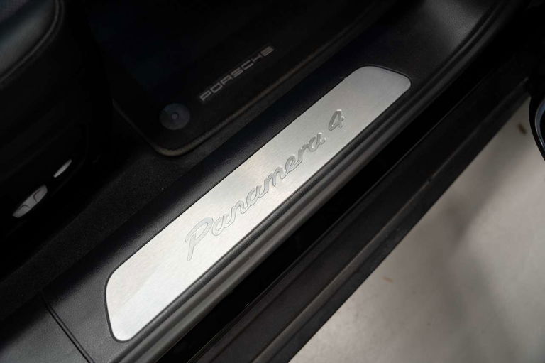 Porsche Panamera 4 E-Hybrid