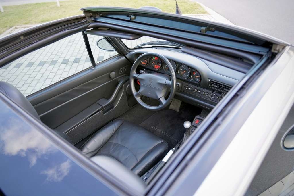 Kai Pflaume Porsche 993 Targa Interieur Raffleder schwarz