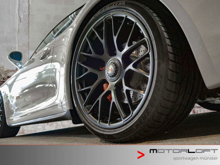 Porsche 991 Carrera GTS