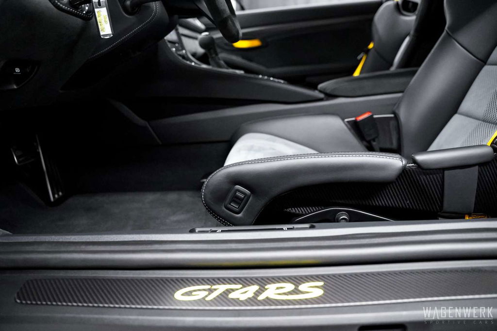 Porsche 718 Cayman GT4 RS