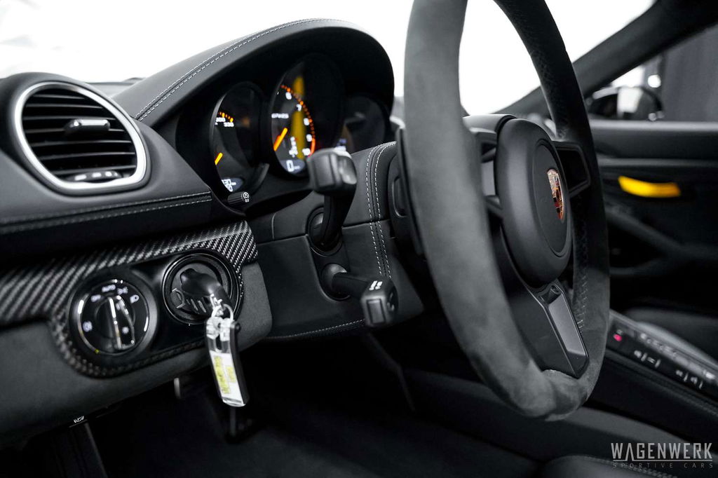 Porsche 718 Cayman GT4 RS