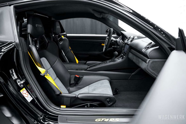 Porsche 718 Cayman GT4 RS