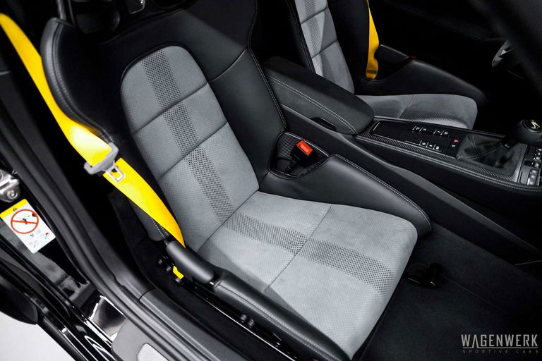 Porsche 718 Cayman GT4 RS