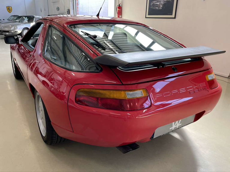 Porsche 928 GT