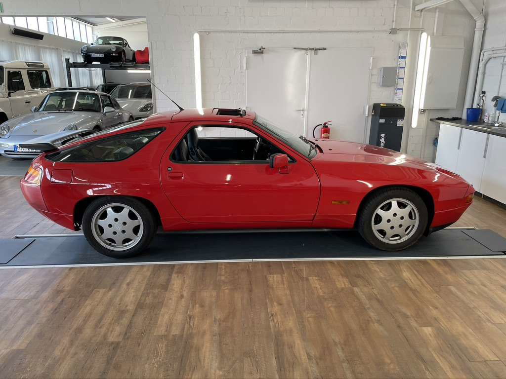 Porsche 928 GT