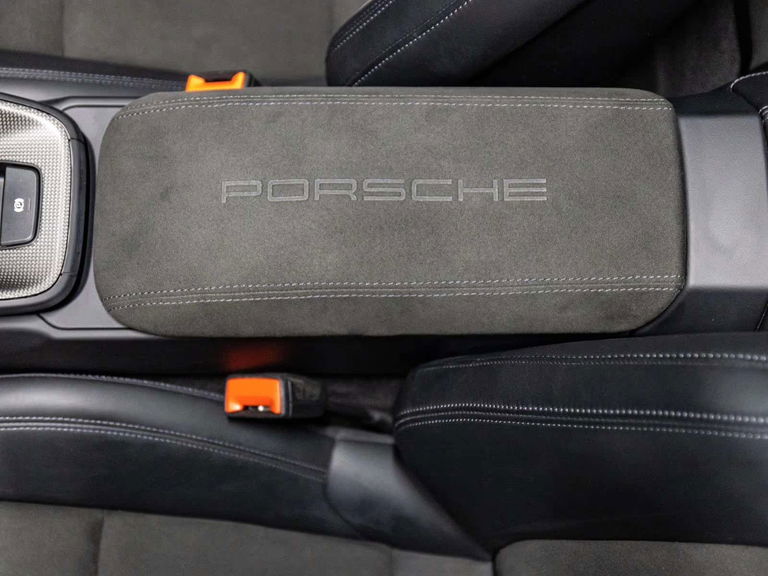 Porsche 992 Carrera 4 GTS