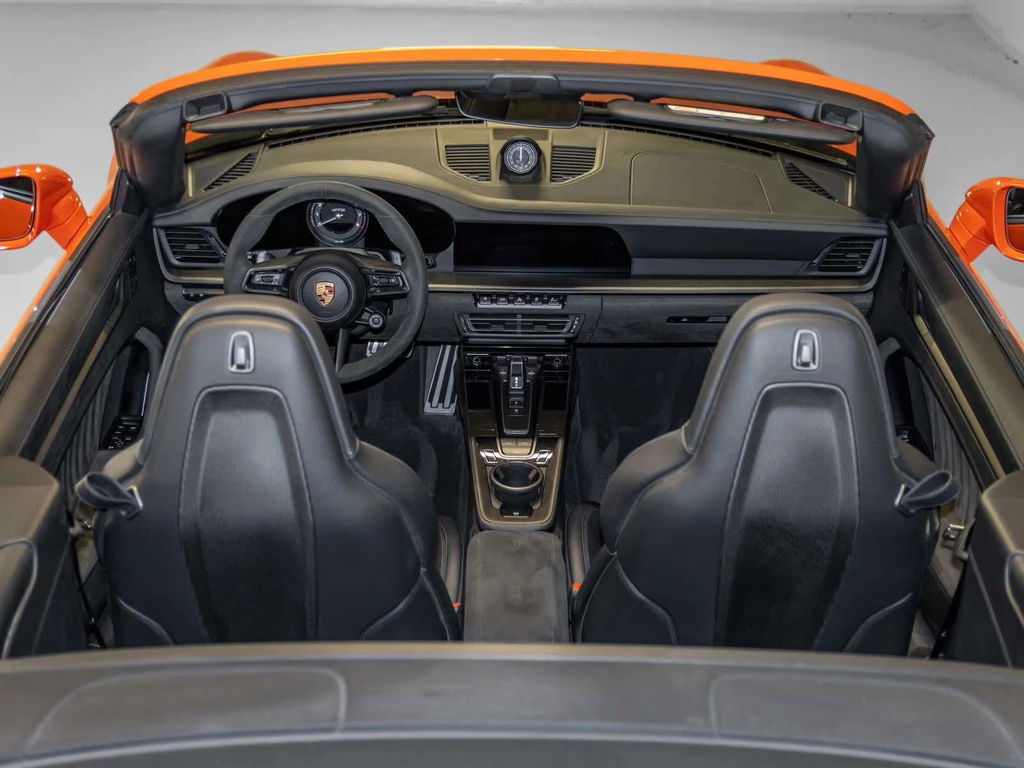 Porsche 992 Carrera 4 GTS