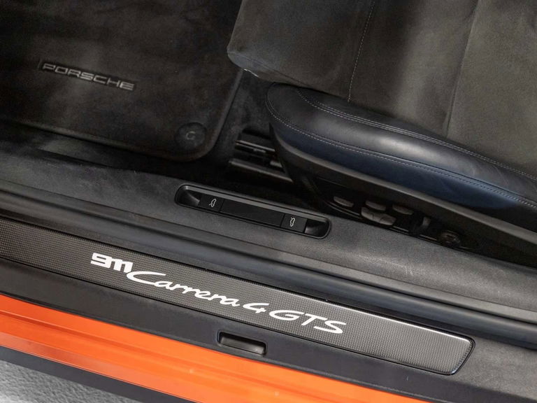 Porsche 992 Carrera 4 GTS