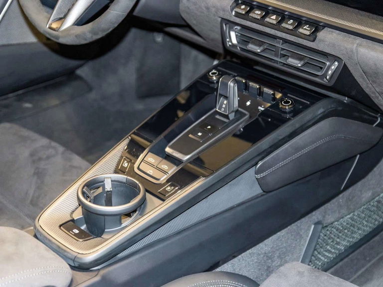 Porsche 992 Carrera 4 GTS