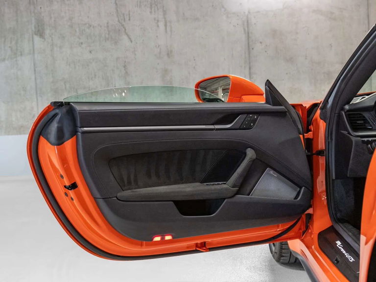 Porsche 992 Carrera 4 GTS