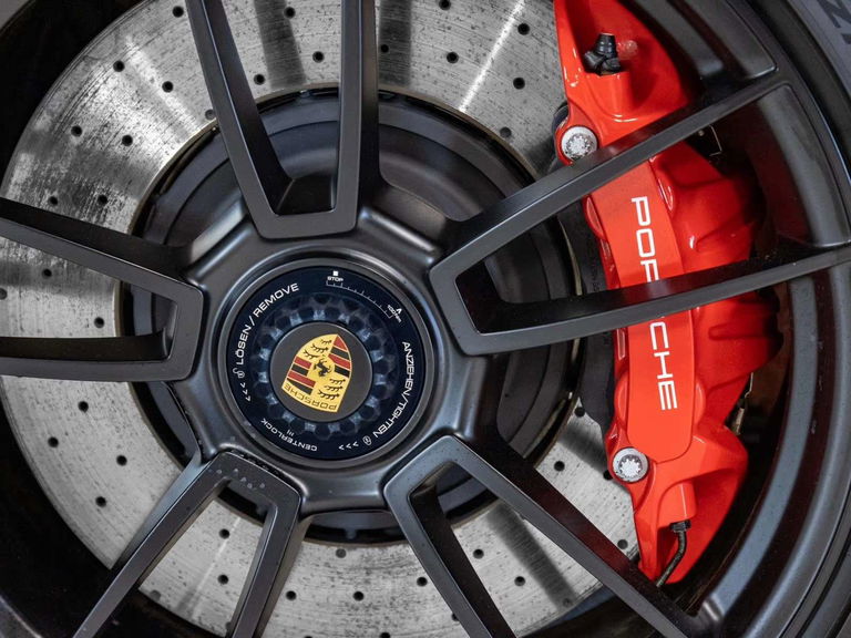 Porsche 992 Carrera 4 GTS