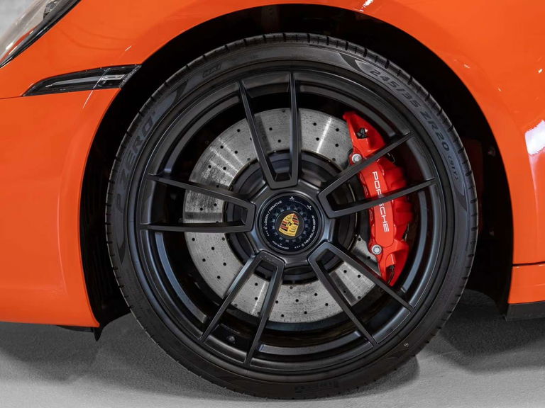 Porsche 992 Carrera 4 GTS