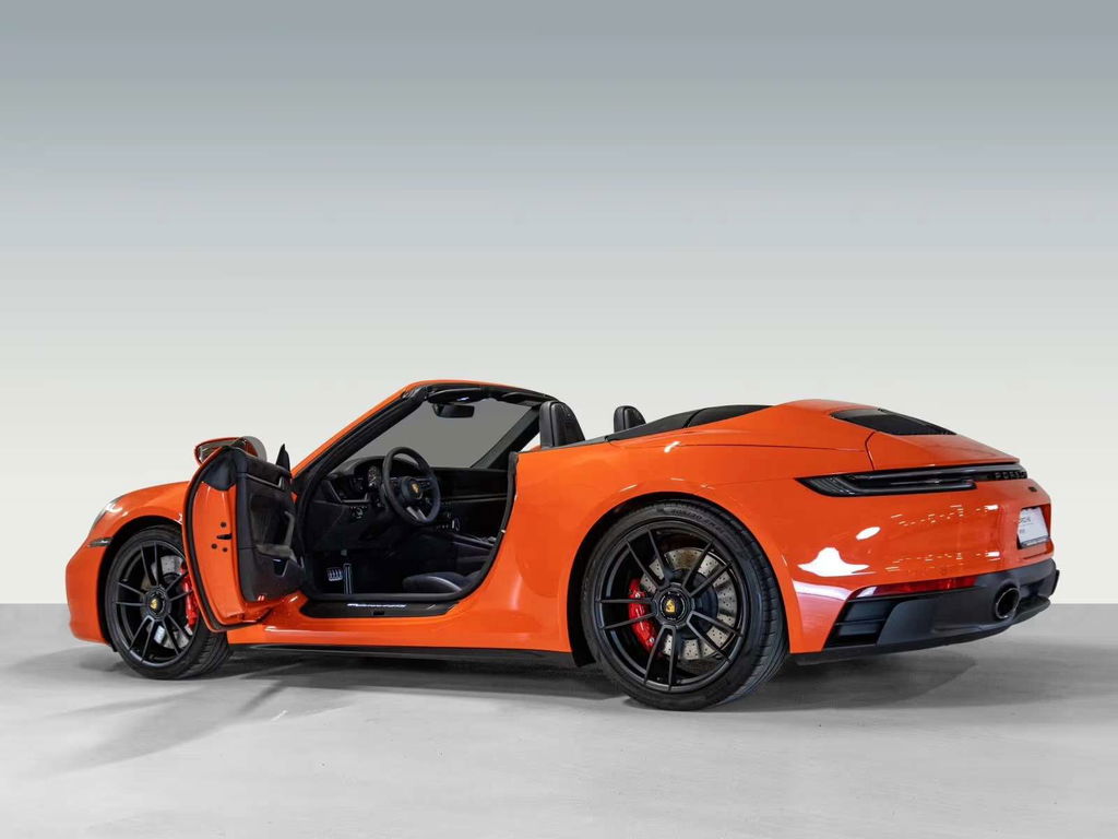 Porsche 992 Carrera 4 GTS