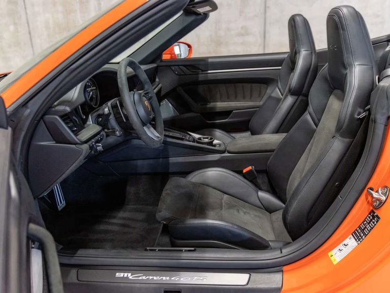 Porsche 992 Carrera 4 GTS