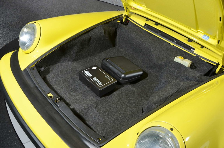 Porsche 911 Carrera 3.2 Speedster