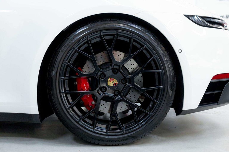 Porsche 992 Carrera GTS