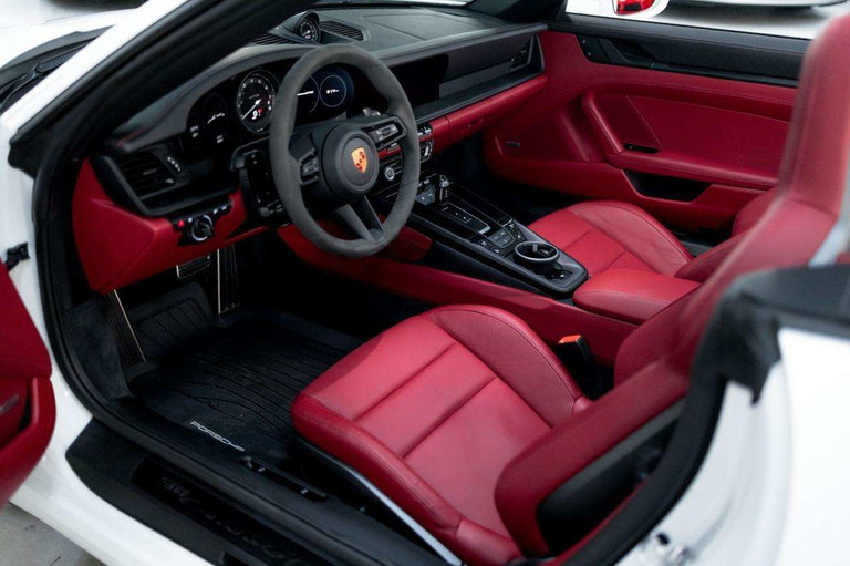 Porsche 992 Carrera GTS