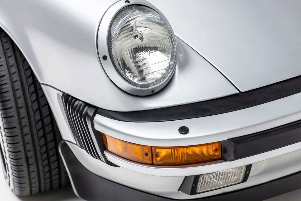 Porsche 911 Carrera 3.2 “25 Jahre 911”