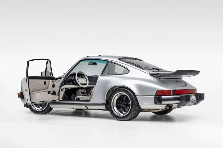 Porsche 911 Carrera 3.2 “25 Jahre 911”
