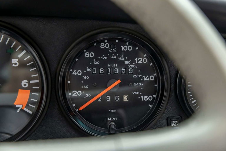 Porsche 911 Carrera 3.2 “25 Jahre 911”