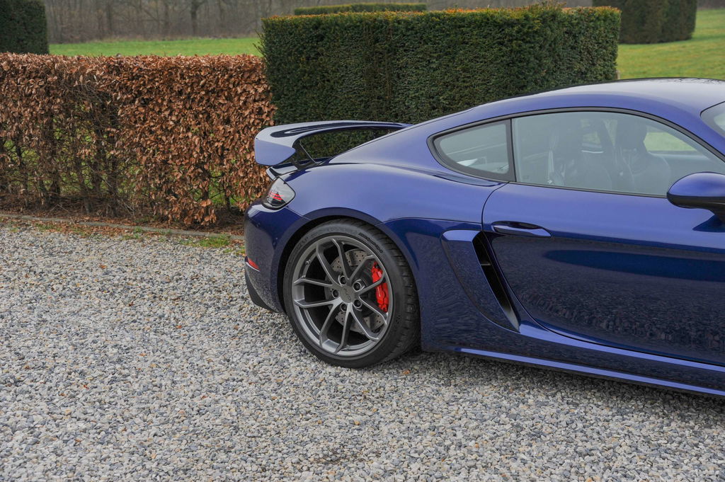 Porsche 718 Cayman GT4