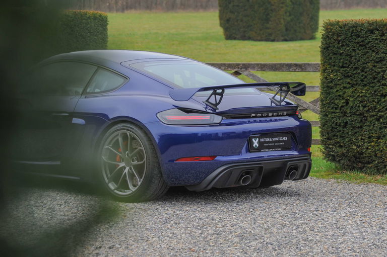 Porsche 718 Cayman GT4